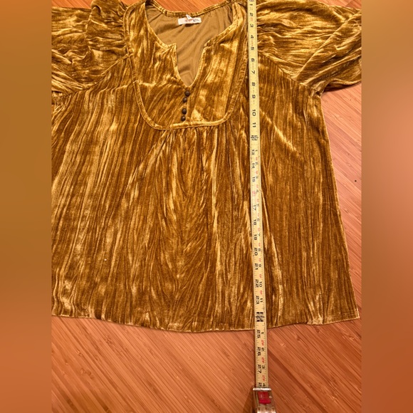 Puff Sleeve Velvet Top - Picture 8 of 9